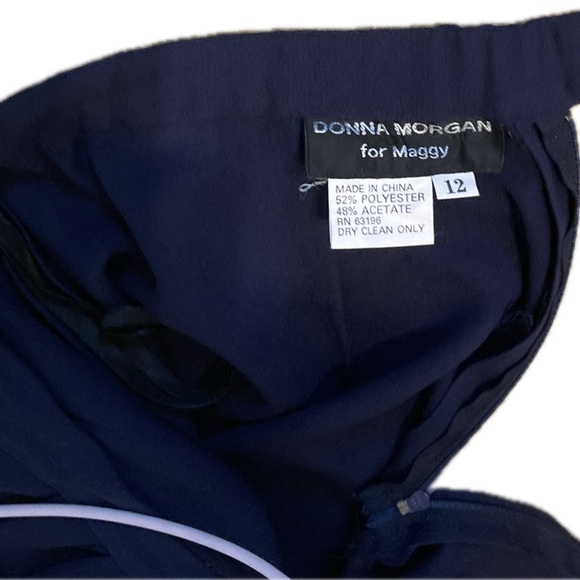 Vintage Donna Morgan evening pantsuit. Navy crepe fabric; palazzo pants. Size 12 - Picture 8 of 13